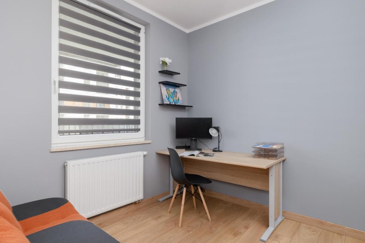 Osiedle Avia Family Apartment In Krakow With Balcony By Noclegi Renters Eksteriør billede